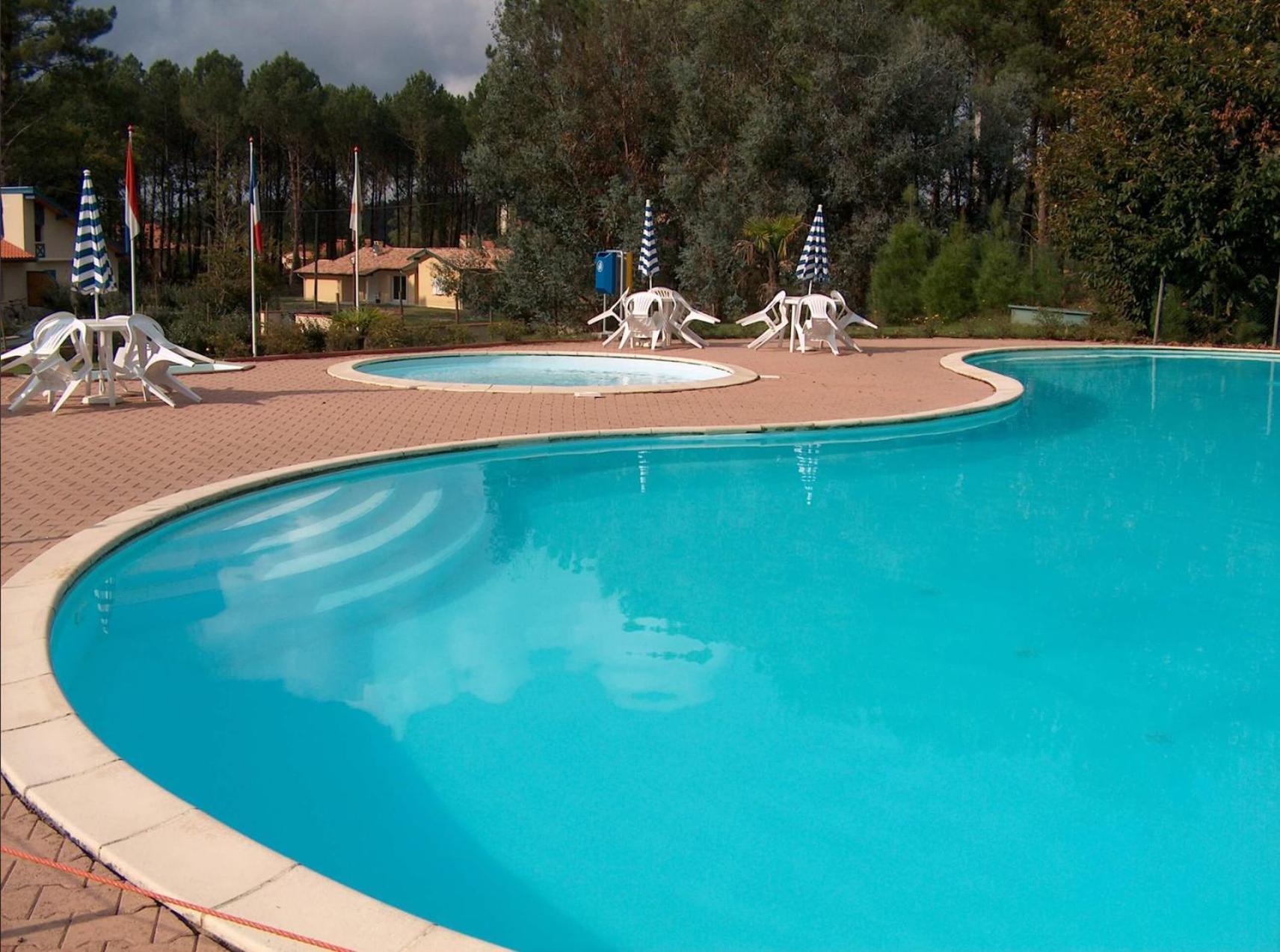 Jolie Maison De Vacances Avec Terrasse Et Jardin Сен-Жулиен-ан-Борн Екстериор снимка