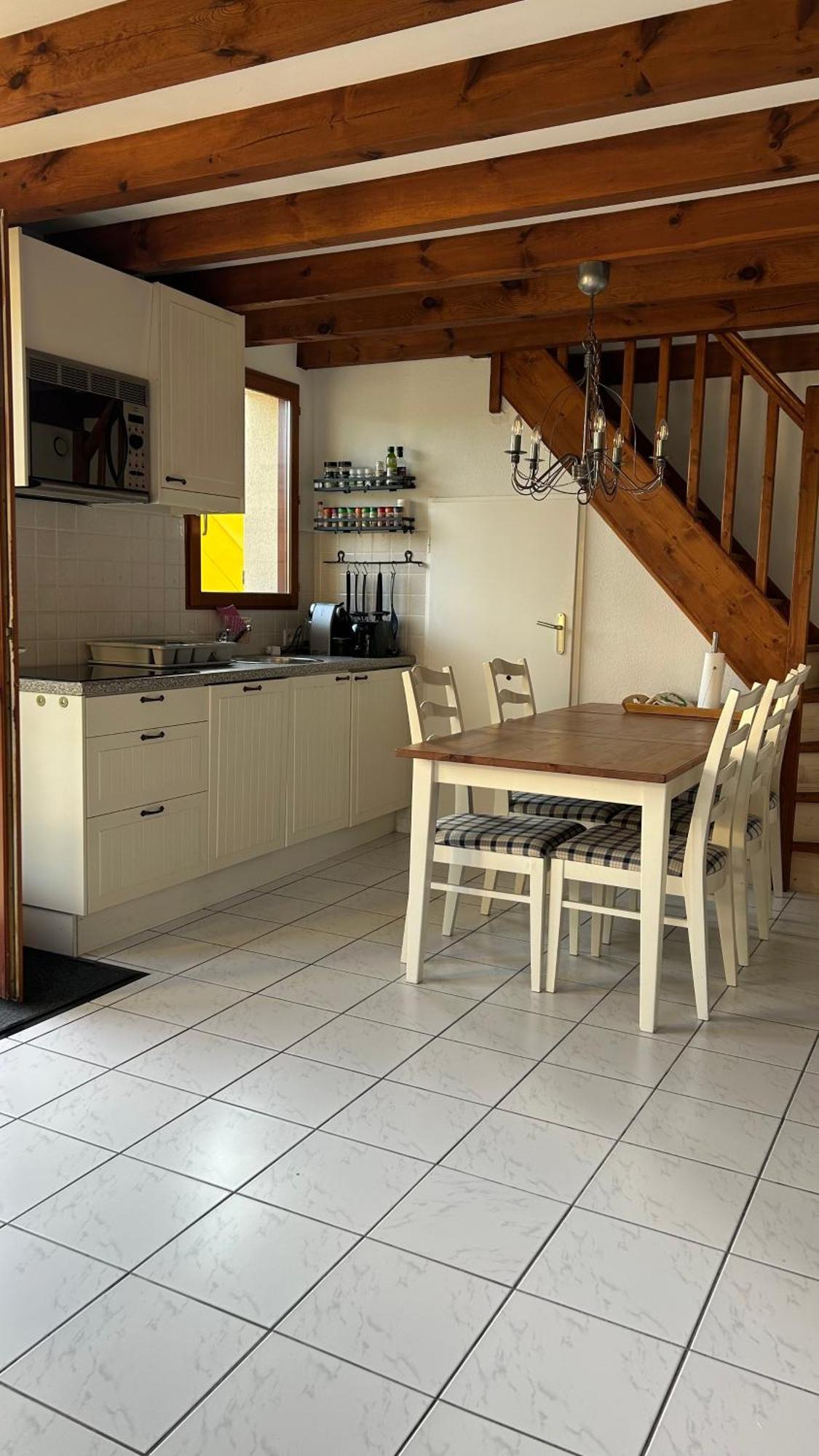 Jolie Maison De Vacances Avec Terrasse Et Jardin Сен-Жулиен-ан-Борн Екстериор снимка