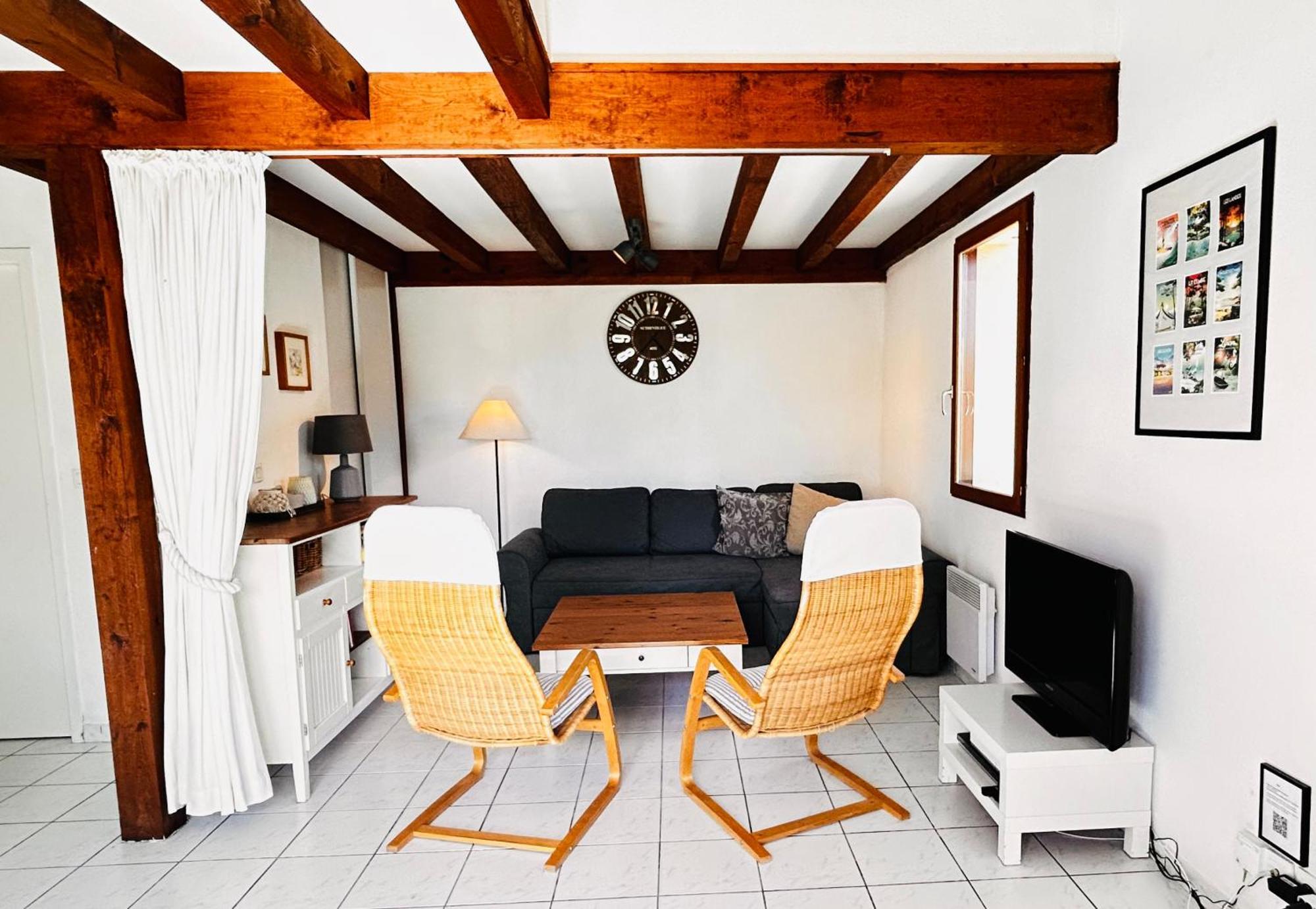 Jolie Maison De Vacances Avec Terrasse Et Jardin Сен-Жулиен-ан-Борн Екстериор снимка