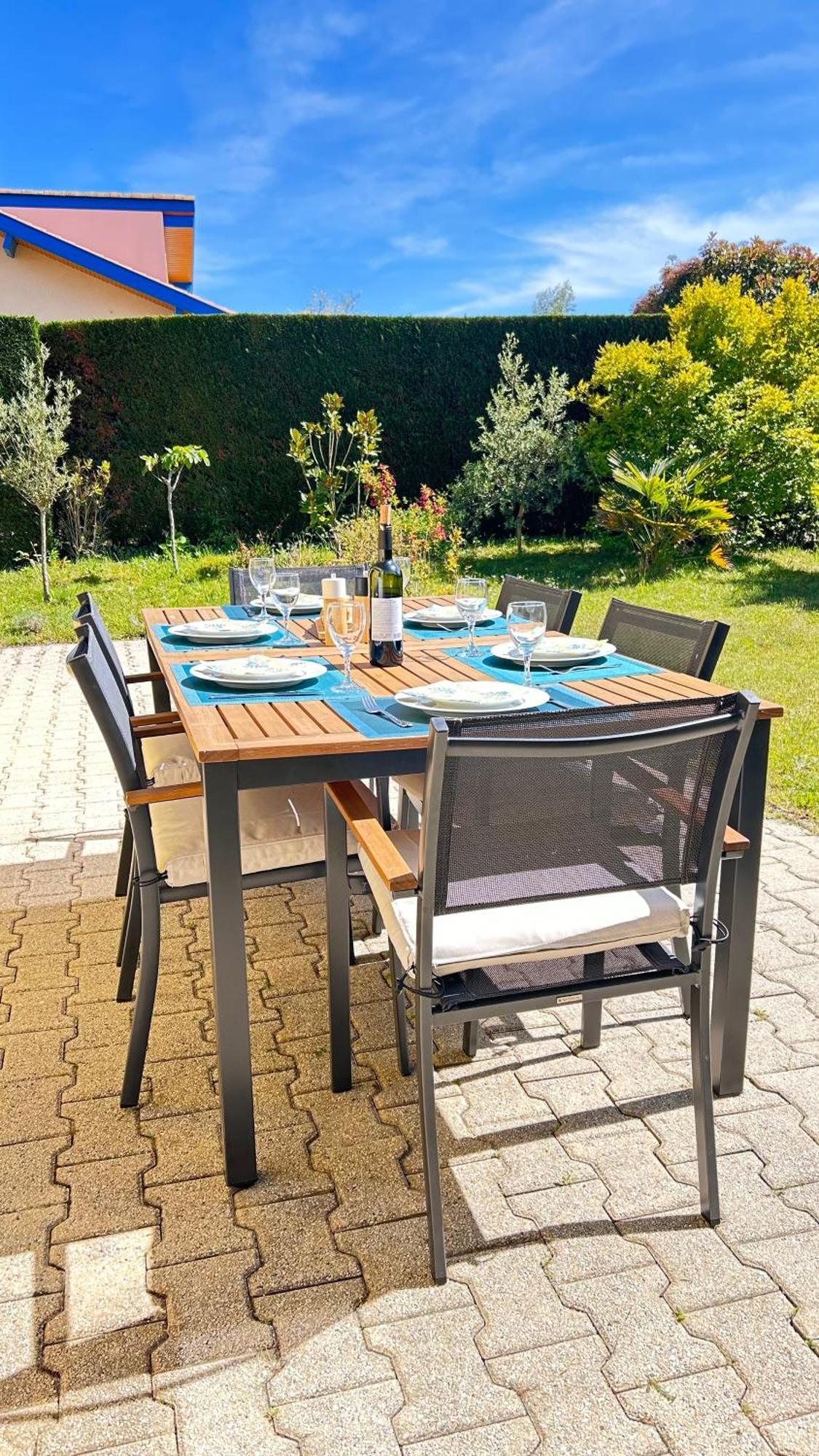Jolie Maison De Vacances Avec Terrasse Et Jardin Сен-Жулиен-ан-Борн Екстериор снимка